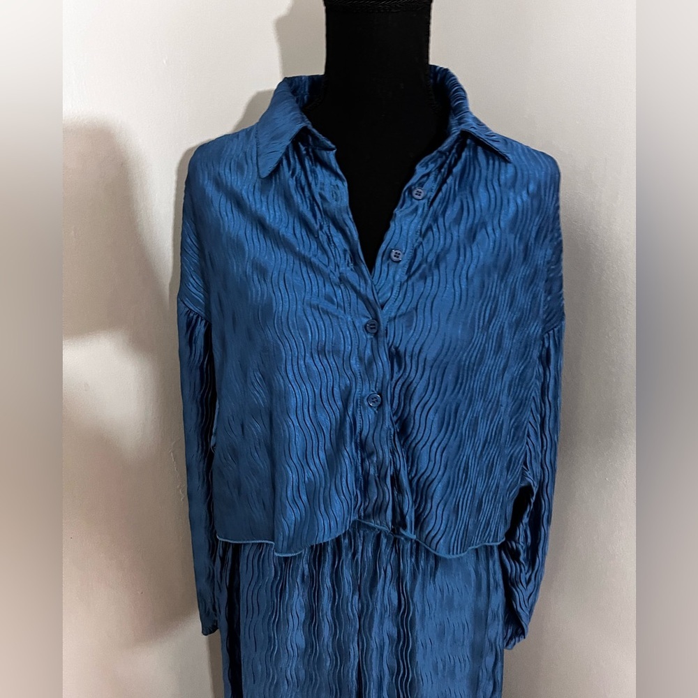 BLUE BLUSH Women's Cropped Drop Shoulder Plisse Button Down & Pant Co-ord Set - Picture 2 of 5